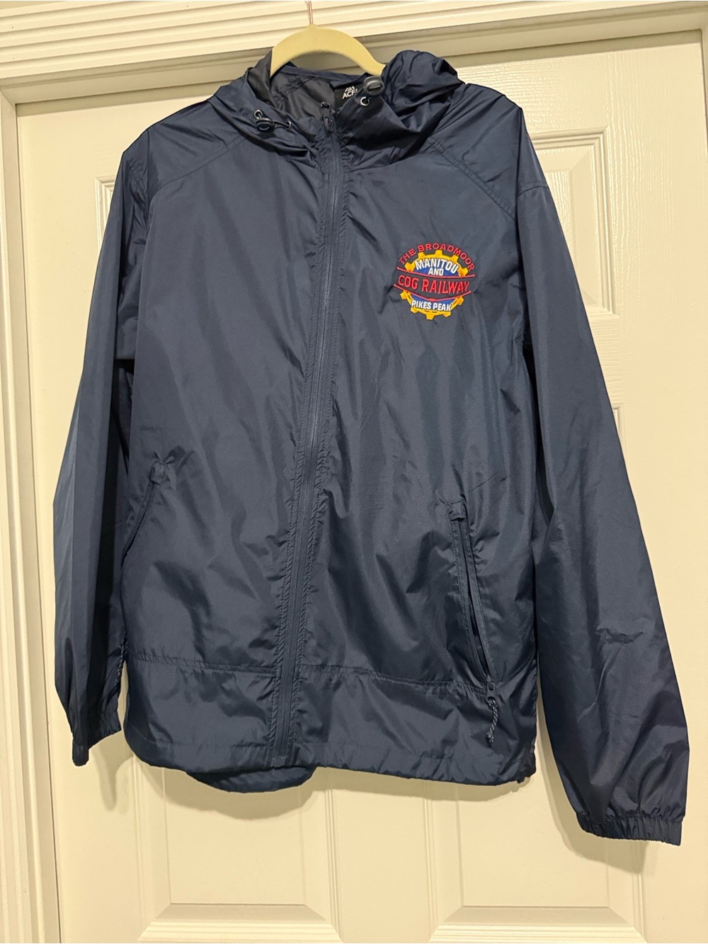 Men's Navy Hooded Windbreaker with manitou Railway Patch elastic cuffs size l